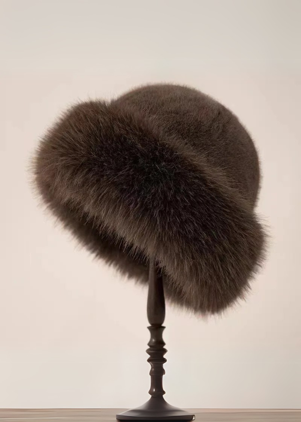 Noa – Elegant Winter Hat with Luxe Fur